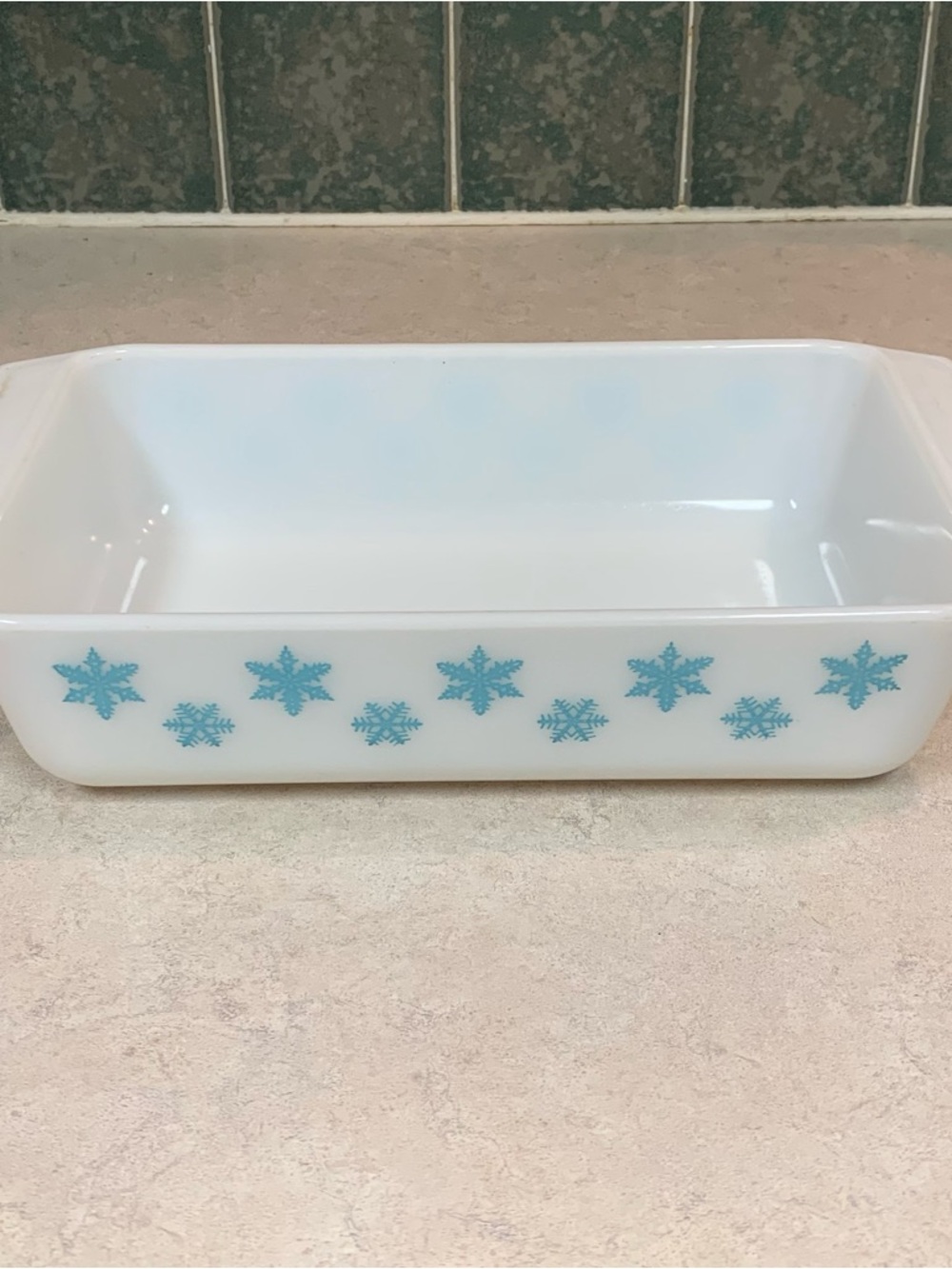 Pyrex White & Turquoise Snowflakes 2 QT Space Saver Casserole Dish 575-B Vintage